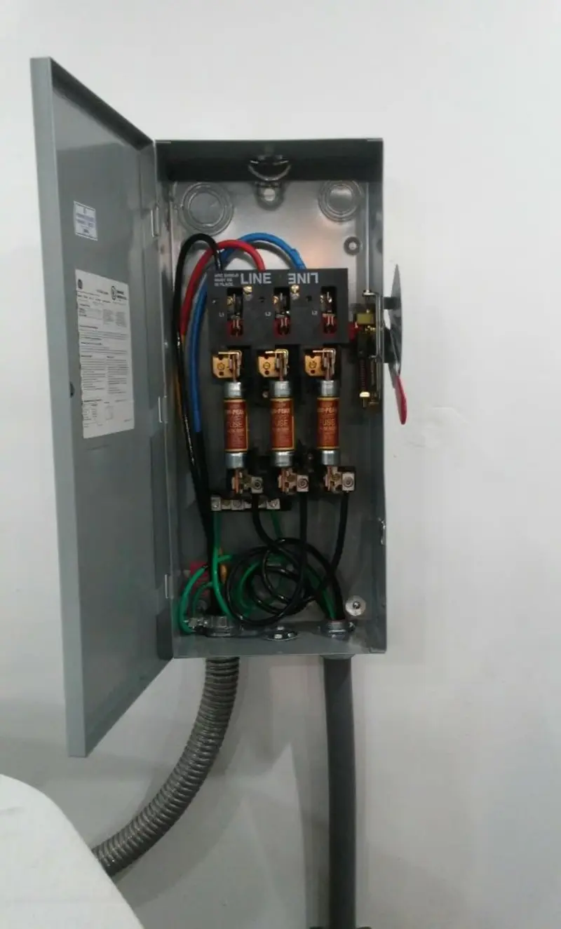 Three-phase disconnect switch installed for Smoke Detector Installation in Proctor